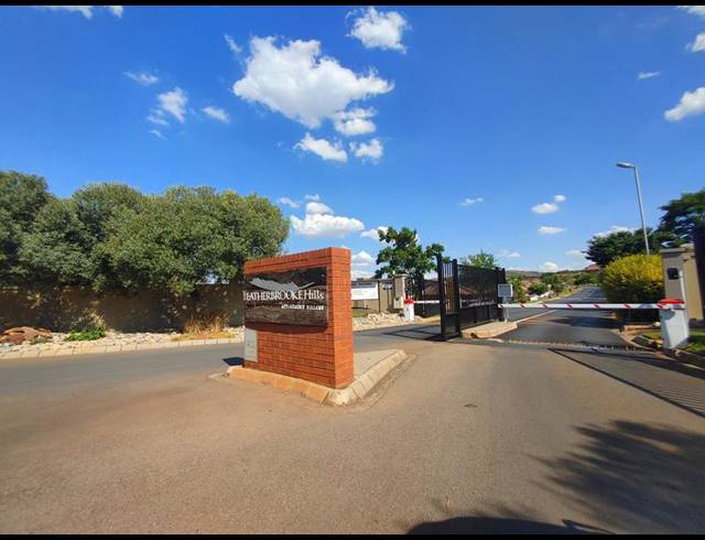 2 BEDROOM TOWNHOUSE FOR SALE IN RUIMSIG